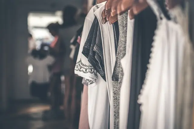 Comment Dénicher des Habits Accessibles et Tendance Pour Votre Garde-Robe