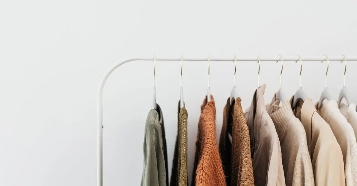 Pourquoi la Mode Minimaliste Séduit-elle de Plus en Plus ?