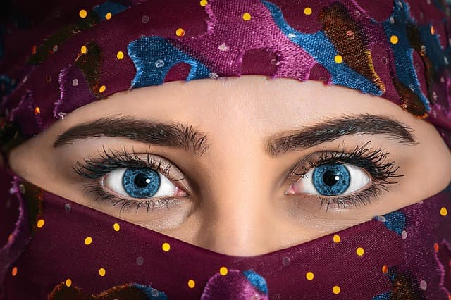 Comment Créer un Look Élégué avec des Habits Accessibles