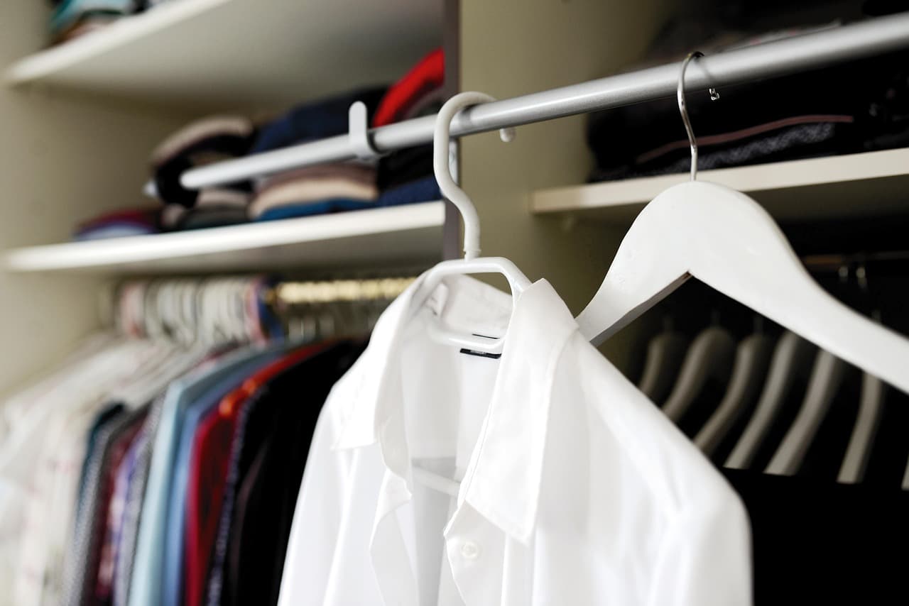 Comment Démarrer une Garde-Robe Accessible et Éthique
